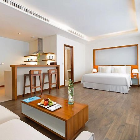 Stunning Apartments Across My Khe Beach ! Rooftop Pool & Gym Da Nang Luaran gambar