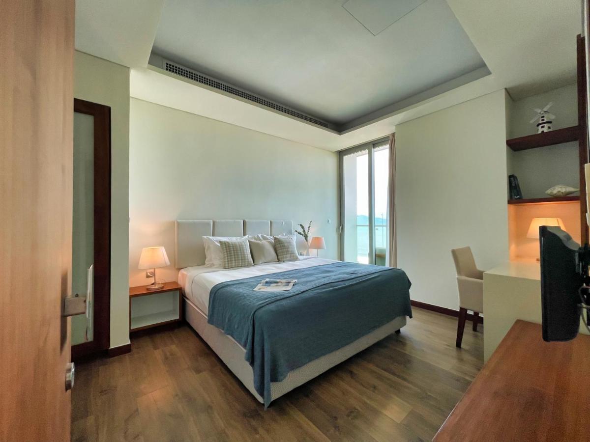 Stunning Apartments Across My Khe Beach ! Rooftop Pool & Gym Da Nang Luaran gambar