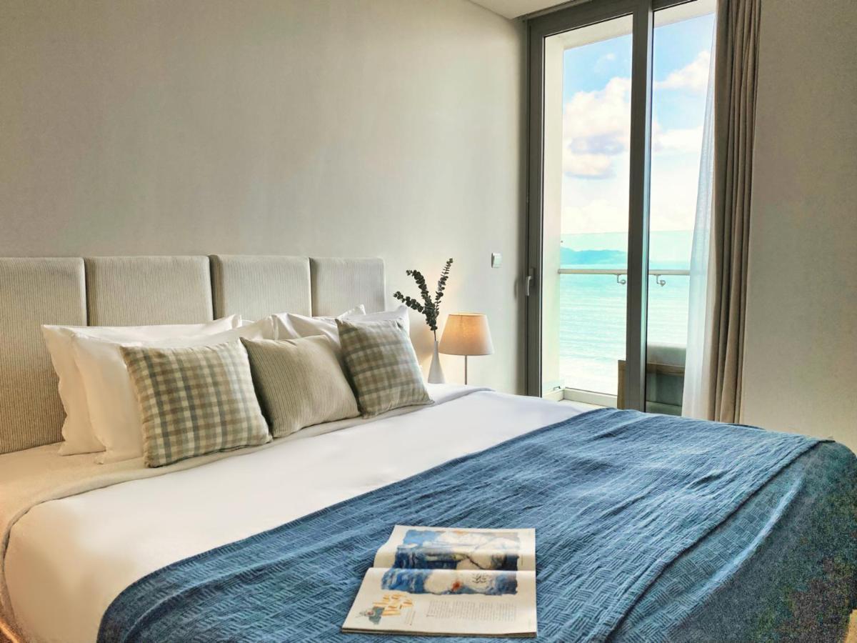 Stunning Apartments Across My Khe Beach ! Rooftop Pool & Gym Da Nang Luaran gambar