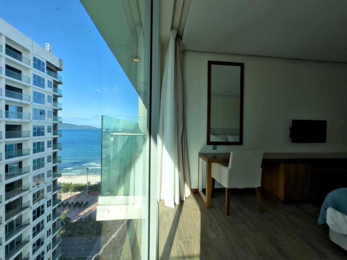 Stunning Apartments Across My Khe Beach ! Rooftop Pool & Gym Da Nang Luaran gambar