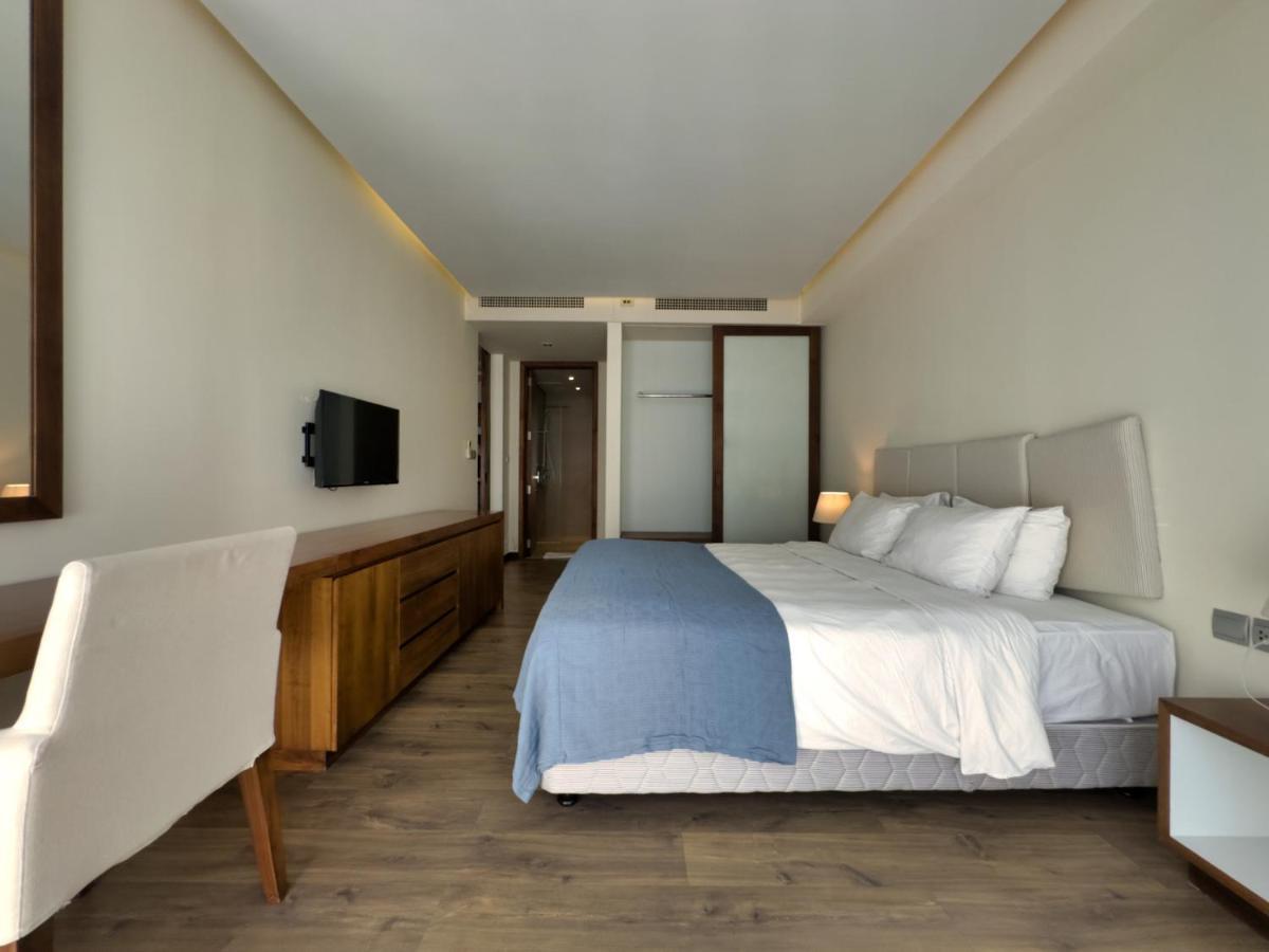 Stunning Apartments Across My Khe Beach ! Rooftop Pool & Gym Da Nang Luaran gambar