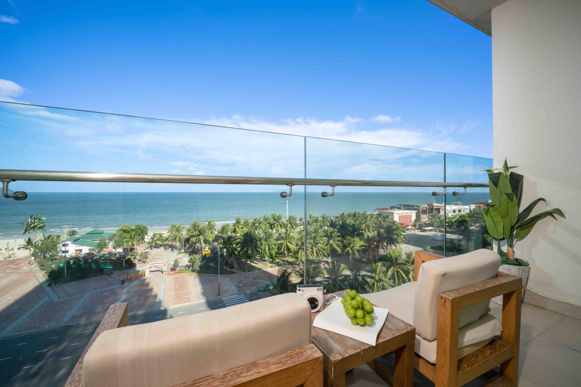 Stunning Apartments Across My Khe Beach ! Rooftop Pool & Gym Da Nang Luaran gambar