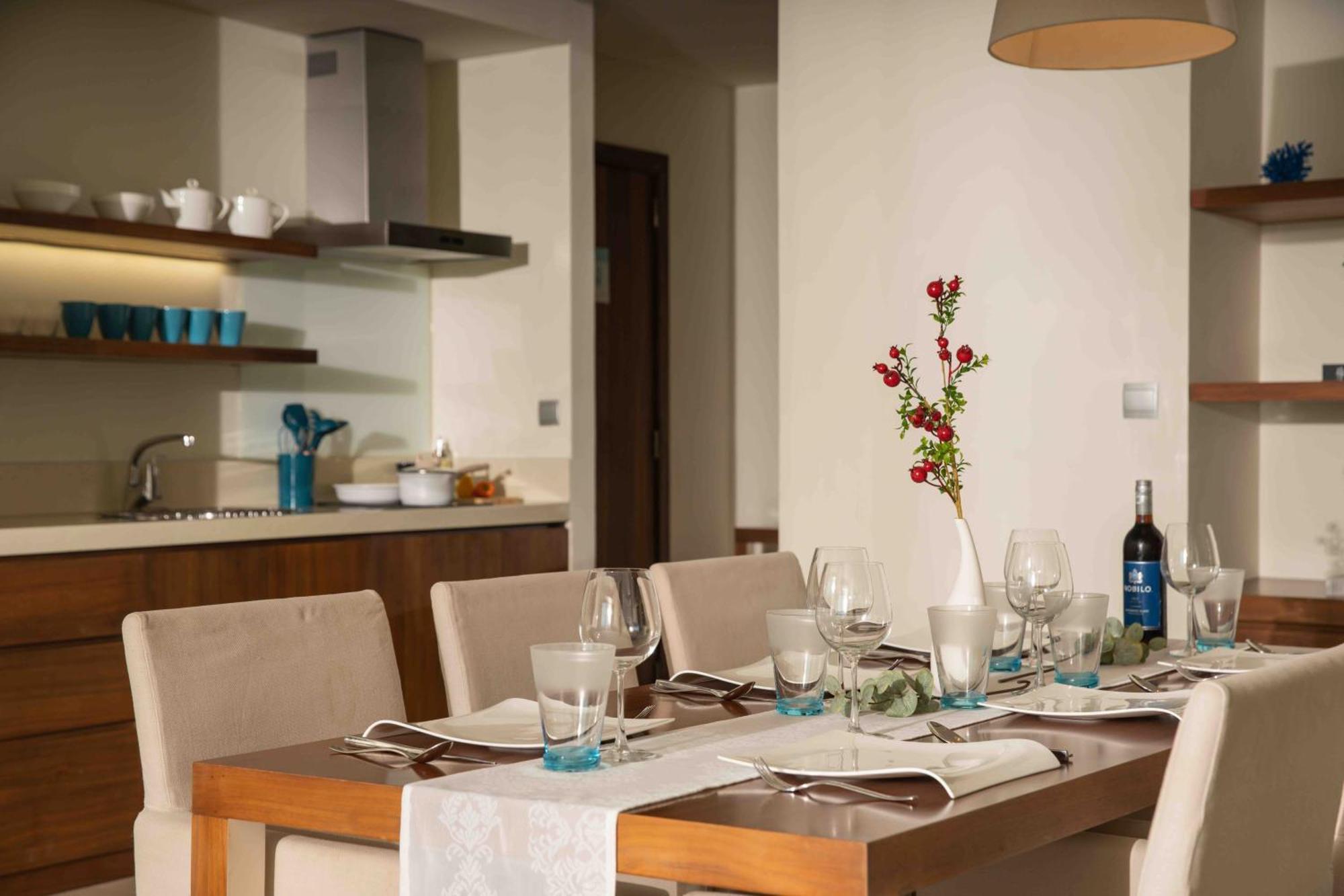 Stunning Apartments Across My Khe Beach ! Rooftop Pool & Gym Da Nang Luaran gambar
