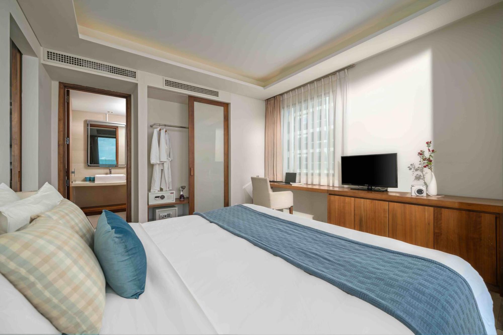 Stunning Apartments Across My Khe Beach ! Rooftop Pool & Gym Da Nang Luaran gambar