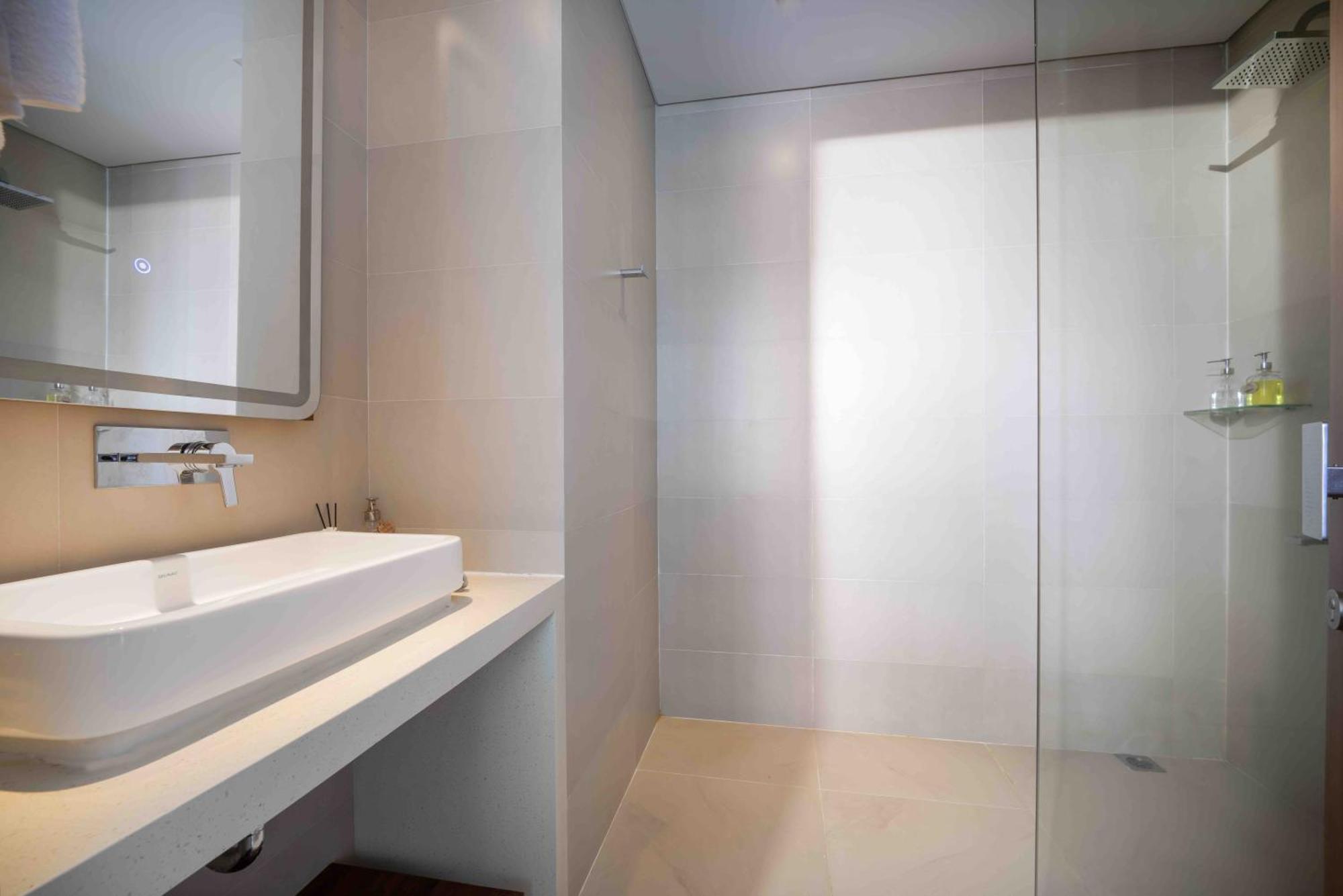 Stunning Apartments Across My Khe Beach ! Rooftop Pool & Gym Da Nang Luaran gambar