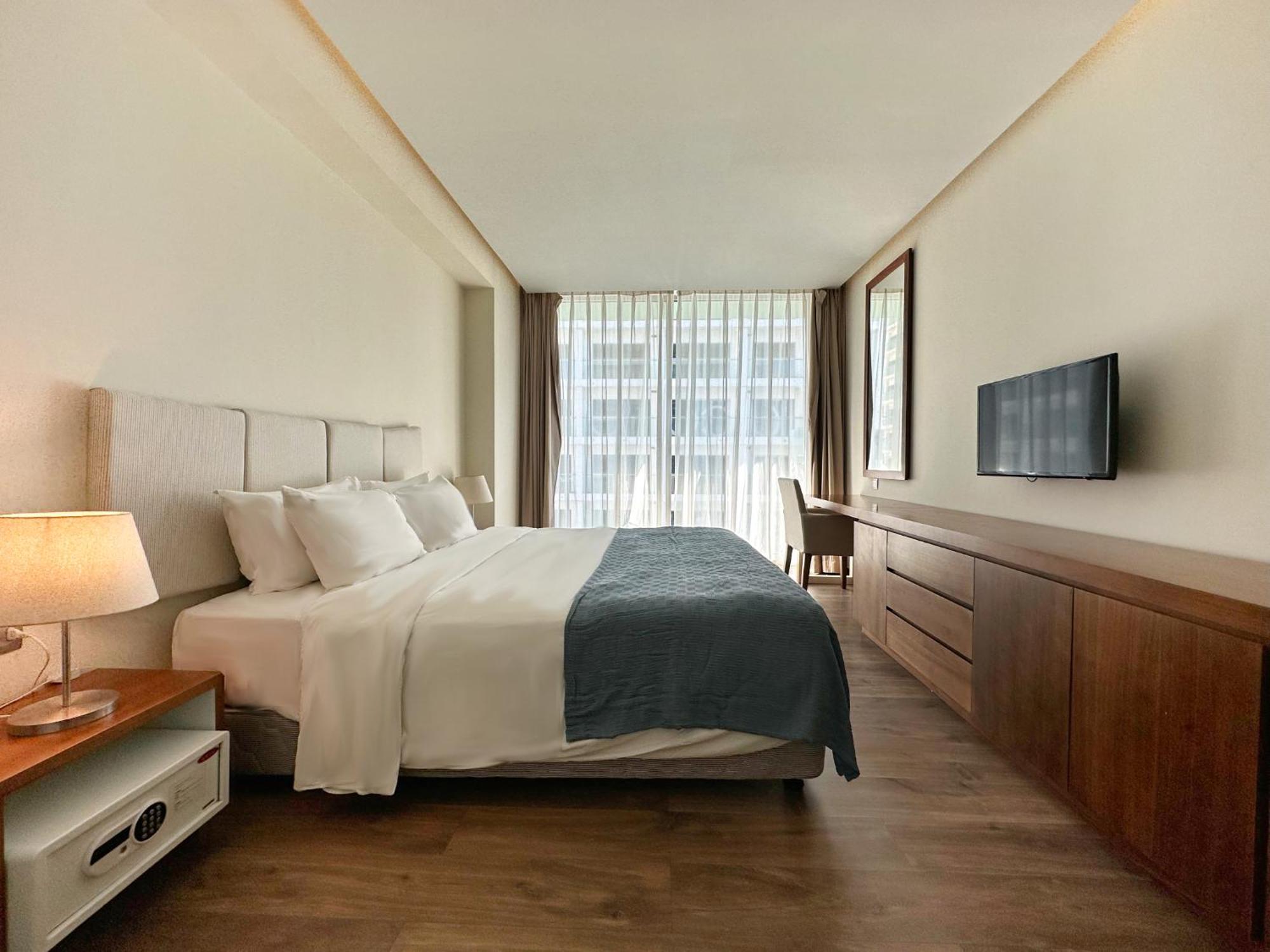 Stunning Apartments Across My Khe Beach ! Rooftop Pool & Gym Da Nang Luaran gambar