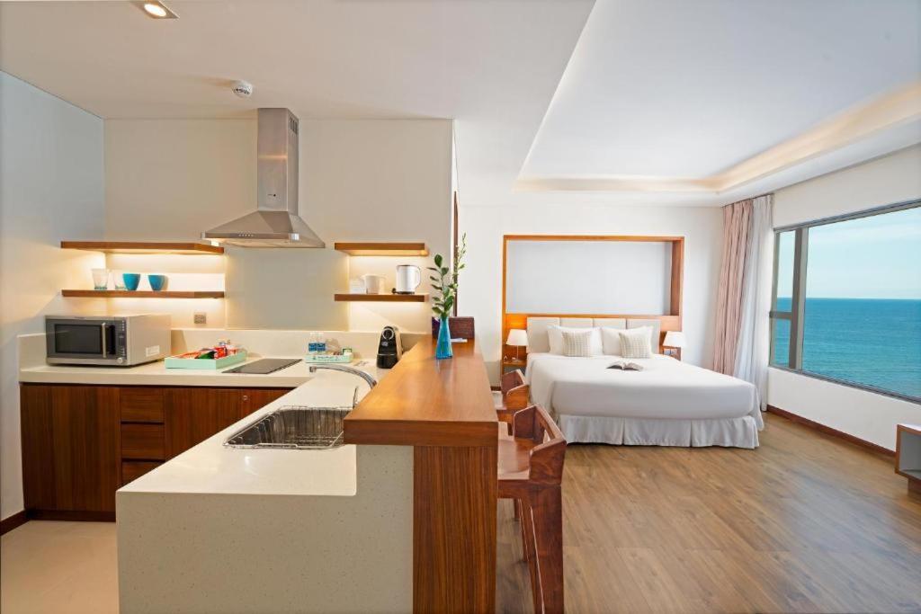 Stunning Apartments Across My Khe Beach ! Rooftop Pool & Gym Da Nang Luaran gambar