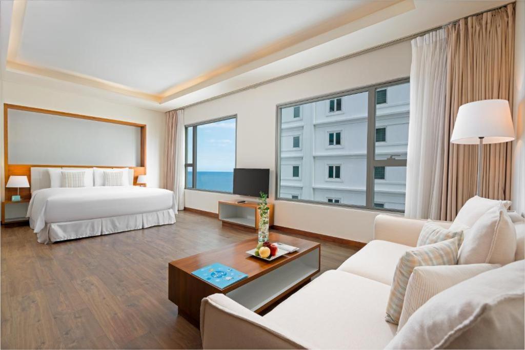 Stunning Apartments Across My Khe Beach ! Rooftop Pool & Gym Da Nang Luaran gambar