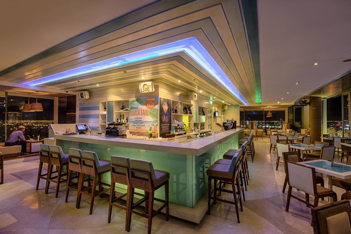 Stunning Apartments Across My Khe Beach ! Rooftop Pool & Gym Da Nang Luaran gambar